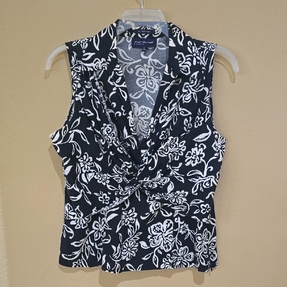 Jones New York Black and White Sleeveles Top